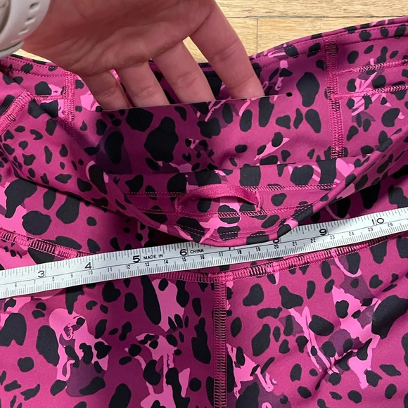 Lululemon Pink Leopard Print Legging Women’s 6 - Picture 5 of 9